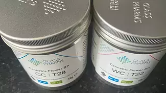 UK Medical Cannabis Review – Glass Pharms Wedding Cake | First Look at Chem de la Chem