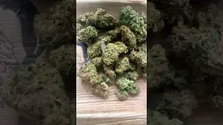 Legal uk medical Grow Pharma strawberry glue 22%thc 1%cbd 10g #itsokaytotalk #medicated